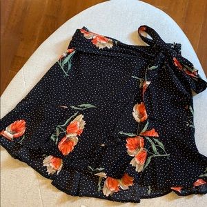 Women’s fun and flirty floral / dot mini skirt